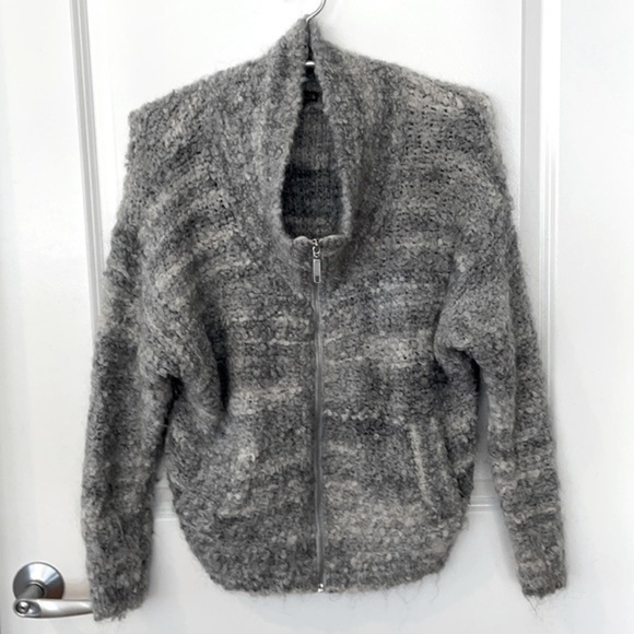 EXPRESS | Women’s Gray / White Chunky Fleece Full Zip EXPRESS Sweatshirt Size XS - Picture 1 of 8